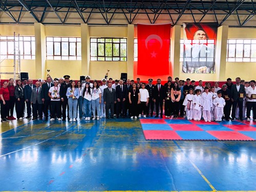 İlçemizde 19 Mayıs Atatürk'ü Anma, Gençlik ve Spor Bayramının 106. Yılı Kutlandı.